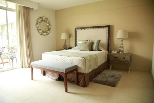 Ein Bett oder Betten in einem Zimmer der Unterkunft San Pietro Boutique Hotel