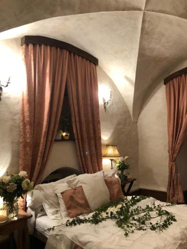 a bedroom with a bed with flowers on it at Domaine du Très-Haut - Château de Montanges in Montanges