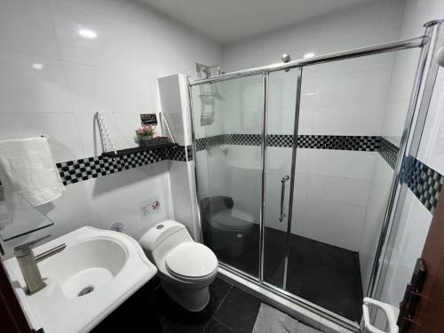 Vonios kambarys apgyvendinimo įstaigoje Cabaña en coveñas en acogedor conjunto residencial