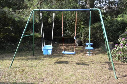 an empty swing set in a yard at Chata u Hřiště in Loučeň
