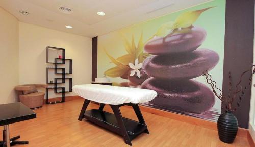 Luxury Spa Resort Marbella 2 bedroom 3 beds sauna gym pools jacuzzi