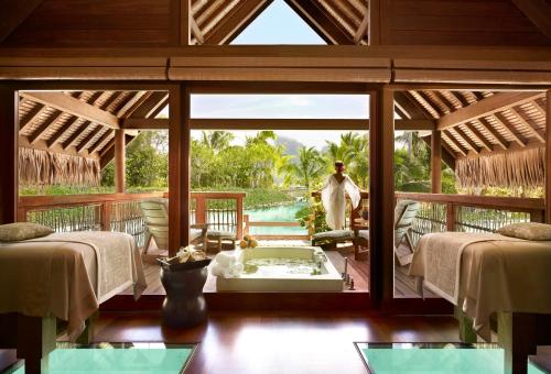 Gallery image of Four Seasons Resort Bora Bora in Bora Bora
