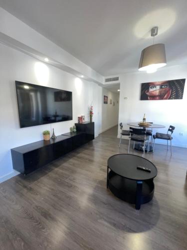 Televízia a/alebo spoločenská miestnosť v ubytovaní 2 Bedroom Apartment Benalmadena