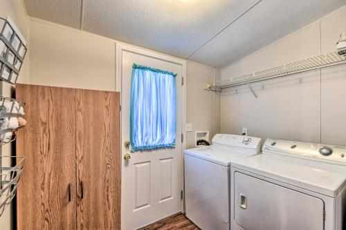 Fotografie z fotogalerie ubytování Lakefront Granbury Home, Boat Dock On-Site! v destinaci Granbury