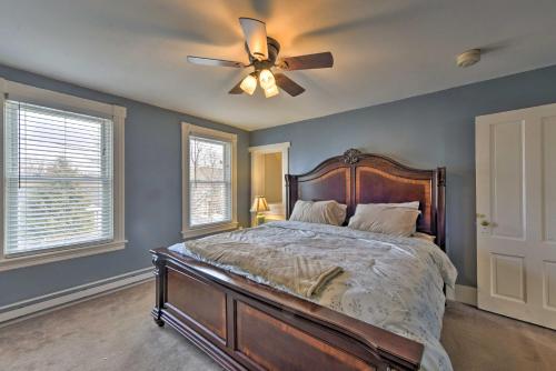 A bed or beds in a room at Cozy Getaway - 10 Miles to Mount Wachusett Skiing!