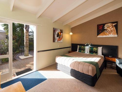 MALFROY Motor Lodge Rotorua - Accommodation and Mineral Pool