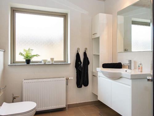 Kuchyň nebo kuchyňský kout v ubytování Holiday home Struer XXIII