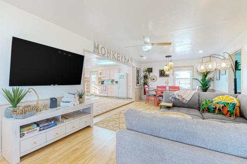 Gallery image of Monkey Bar in Surfside Beach