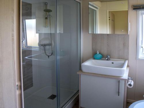 Ένα μπάνιο στο Chalet in Oostkapelle near the Beach