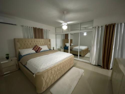Postel nebo postele na pokoji v ubytování Santiago City Center Huge nice Apartment to stay rooftop to enjoy the city view