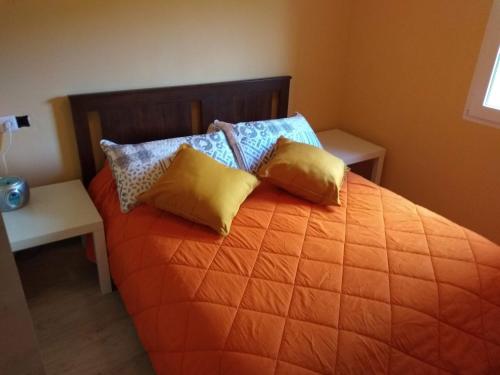 a bedroom with a bed with two pillows on it at APARTAMENTO PIRAGUAS in Arriondas