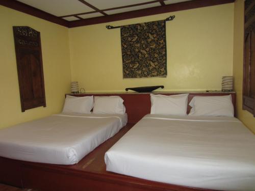 Ein Bett oder Betten in einem Zimmer der Unterkunft Sunset Beach Resort