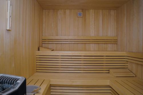 a wooden sauna with a wooden floor and aermottermott at Hotel Medistone in Omiš