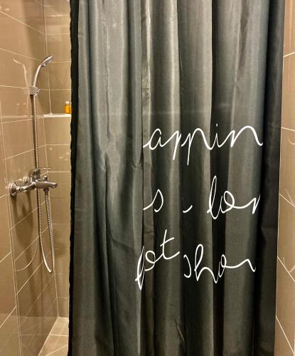Un baño de 4Rooms 4U
