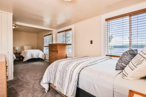 Ένα ή περισσότερα κρεβάτια σε δωμάτιο στο Timber Lodge Retreat