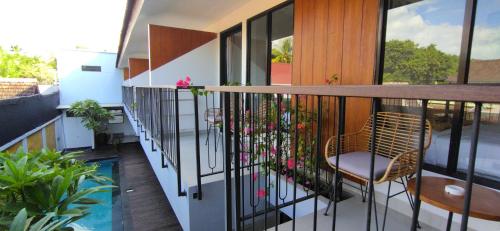 Hotel and Villa B52 Gili Airにあるバルコニーまたはテラス