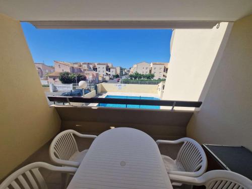 Photo de la galerie de l'établissement Appartement cosy 2 pièces avec cabine, terrasse et piscine, près de la plage à Marseillan - FR-1-326-674, à Marseillan