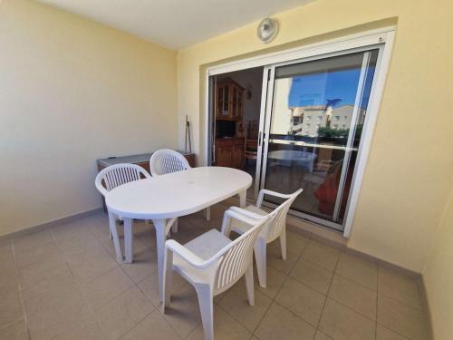 Photo de la galerie de l'établissement Appartement cosy 2 pièces avec cabine, terrasse et piscine, près de la plage à Marseillan - FR-1-326-674, à Marseillan