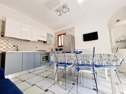 a kitchen with a table and chairs in a room at Da Zia Pina in Minori