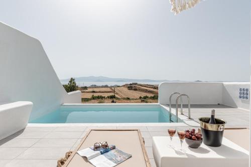 Galería fotográfica de Ariadne's Crown Luxury Suites with Private Pool en Vívlos