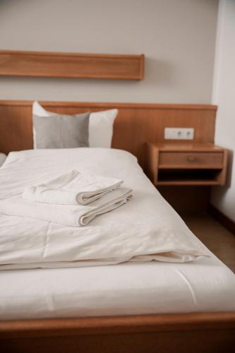 a bed with two towels sitting on top of it at Donauschlössel in Spitz