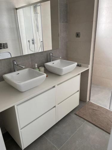 Koupelna v ubytování Modern 2 beds apartment in Alcaidesa
