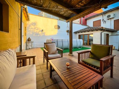 Foto Casa El Arrabal, casa con chimenea, piscina y patio 6