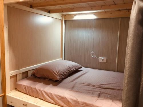 a bedroom with a bed in a wooden room at HOT DIVING HOSTEL in Shang-fu-ts'un