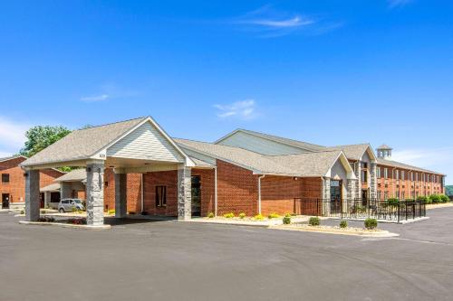 a brick building with a parking lot in front of it at Clarion Pointe on the lake Clarksville-South Hill West in Clarksville