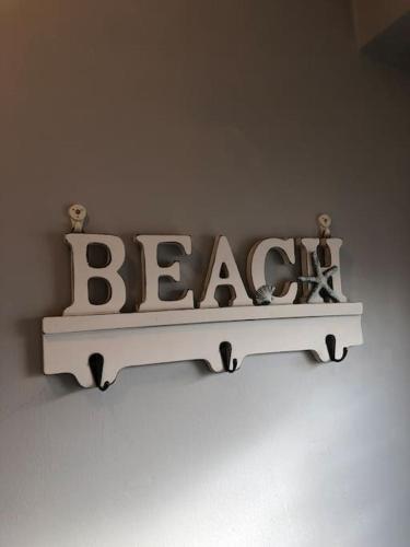 Φωτογραφία από το άλμπουμ του Stylish bungalow in walking distance of the beach. σε Northam