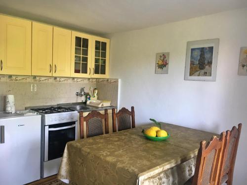 Virtuve vai virtuves zona naktsmītnē Villa Millefiori - Apartments Mali Lošinj