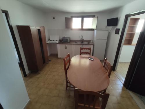 a kitchen and dining room with a table and chairs at Camping Cases in Les Cases d'Alcanar