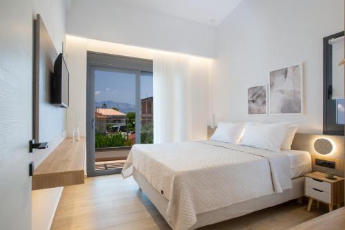 Postel nebo postele na pokoji v ubytování Elianthi Luxury Apartments