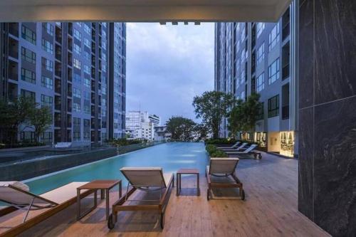 Kolam renang di atau dekat dengan Central Pattaya -Amazing Location with Infinity Pool