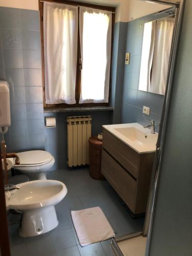 Et badeværelse på Appartamento Tella