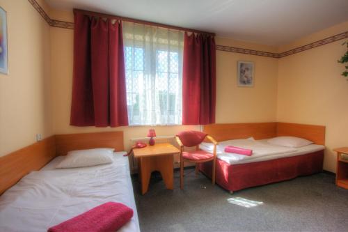 Ein Bett oder Betten in einem Zimmer der Unterkunft Hotel Margo