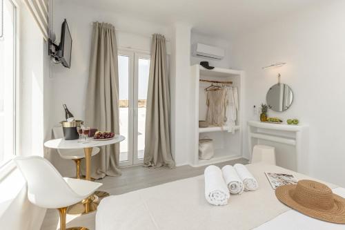 Galería fotográfica de Ariadne's Crown Luxury Suites with Private Pool en Vívlos