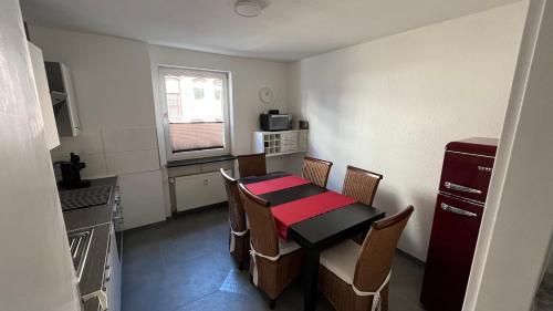 a kitchen with a table and chairs in a room at Charaktervolle Whg. mitten in Kassel inkl.Parkplatz in Kassel