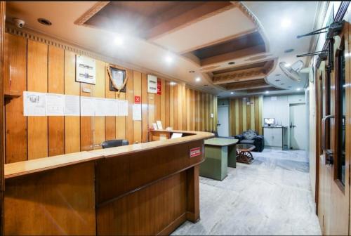 an office with a reception desk at Hotel Aditya Palace in Rānchī