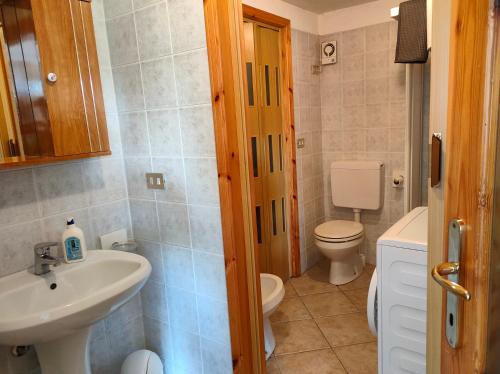 Ванная комната в Appartamento Chatrian 2 CIR-TORGNON-0019