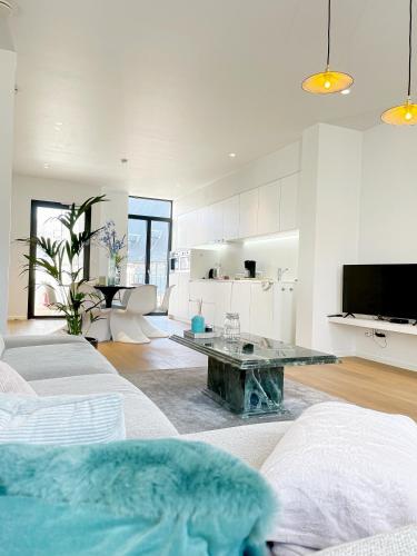 a living room with a couch and a table at Jacob’s Getaway in Ghent