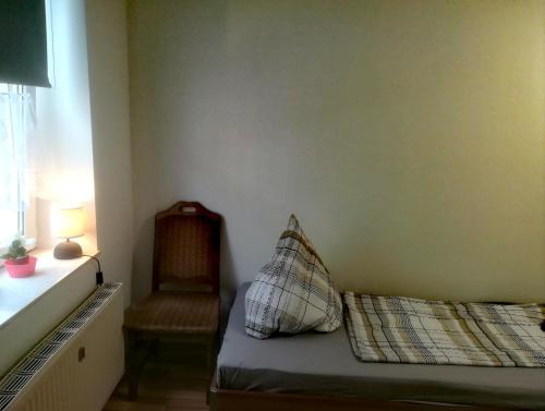 Een bed of bedden in een kamer bij Ferienwohnung Axel - nahe Chemnitz