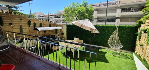 Apartamento con jardín y piscina