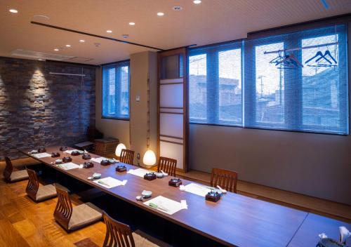 a large table in a room with a large window at Hotel New Palace in Shingu