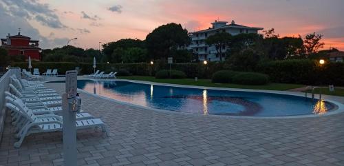 The swimming pool at or close to Appartamento in residence Lighthouse