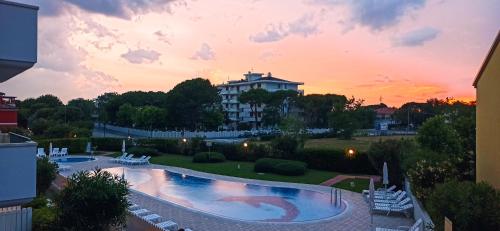 The swimming pool at or close to Appartamento in residence Lighthouse