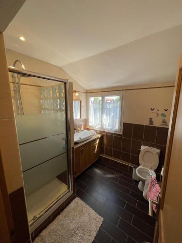 Koupelna v ubytování Maison Hotel proche Paris et Orly