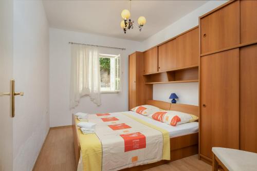Green terrace apartment photo 2