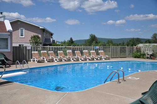 Piscina a Auberge Matha o a prop