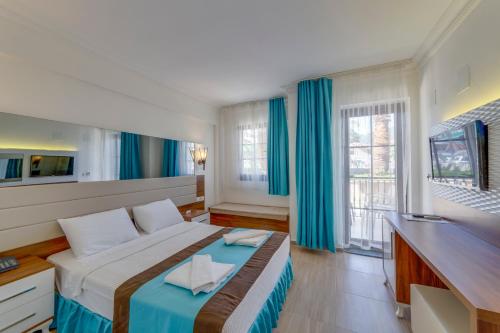 Postel nebo postele na pokoji v ubytování Marcan Beach Hotel ADULT ONLY